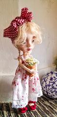 Antoinette, sensitive gardener