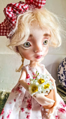 Antoinette, sensitive gardener