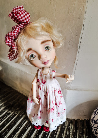 Antoinette, sensitive gardener
