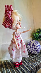 Antoinette, sensitive gardener