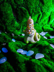 Wuhu, magical familier from the fireflies forest