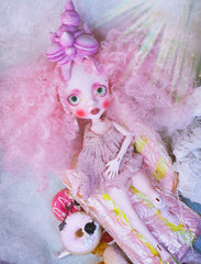 Macaroon Antoinette, let them eat cake!