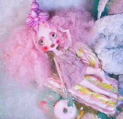 Macaroon Antoinette, let them eat cake!